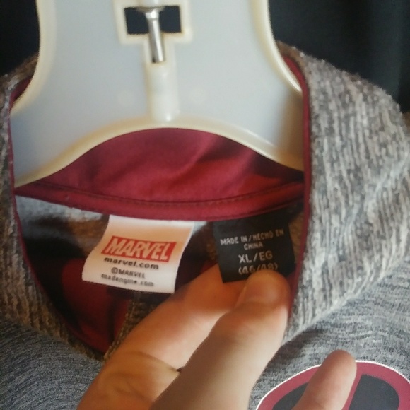 Marvel deadpool 1/4 zip pullover - Picture 2 of 2